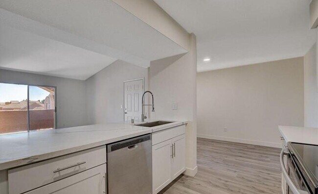 Building Photo - MODERN 1 BED 1 BATH CONDO AT COPPER SANDS!
