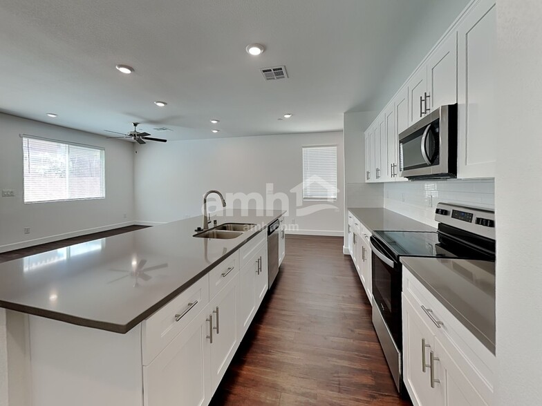 Building Photo - 644 N Water St