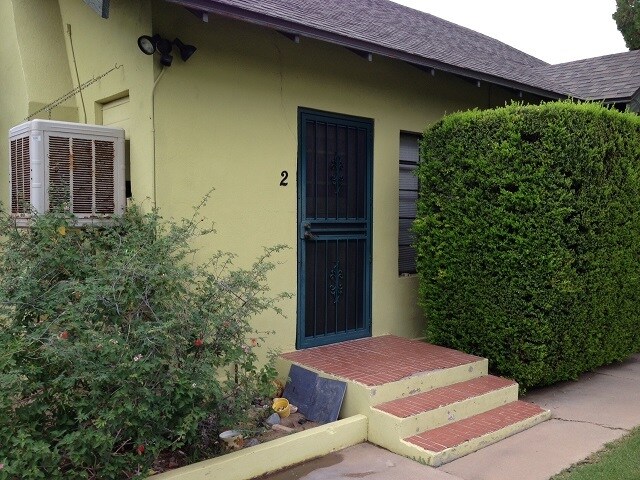 Building Photo - 312 W Lynwood St