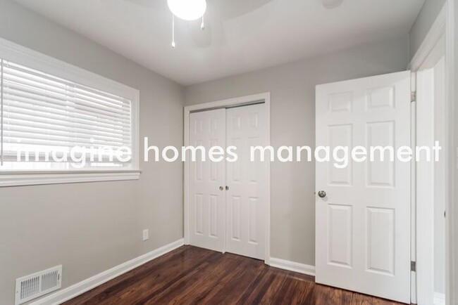 Building Photo - Fully Renovated 4 Bedroom Single Family Ho...