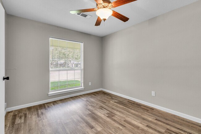 Building Photo - 3937 Tumbleweed Ln