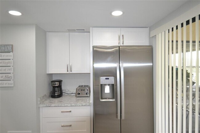 Building Photo - 284 Woodlake Wynde