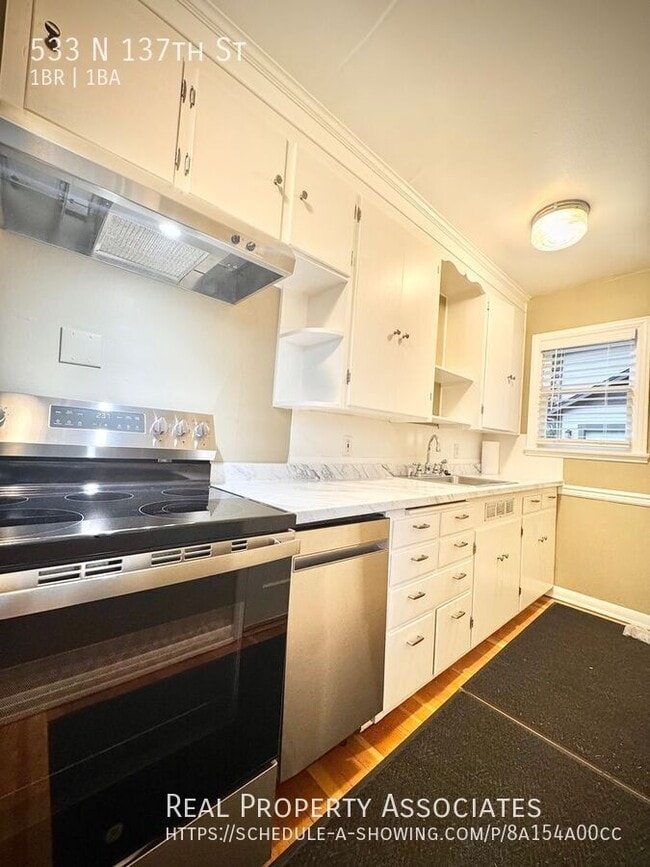 Building Photo - 533 N 137th St