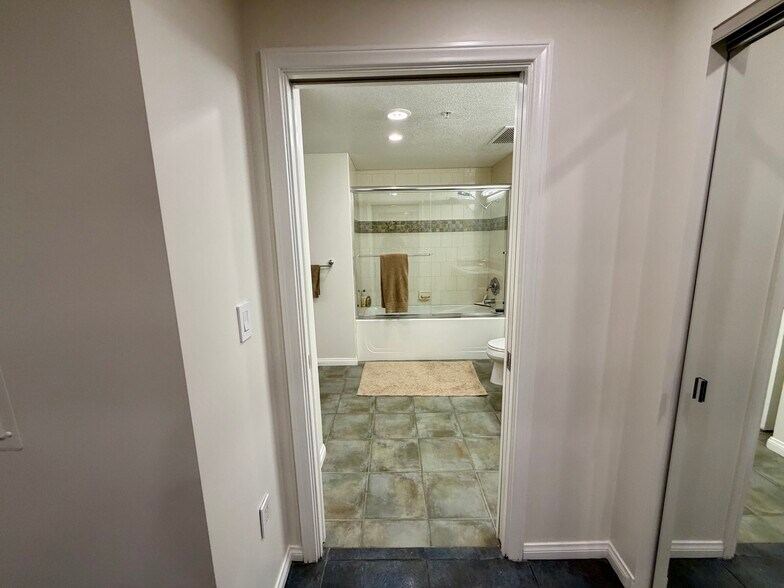 Building Photo - 850 Beech St