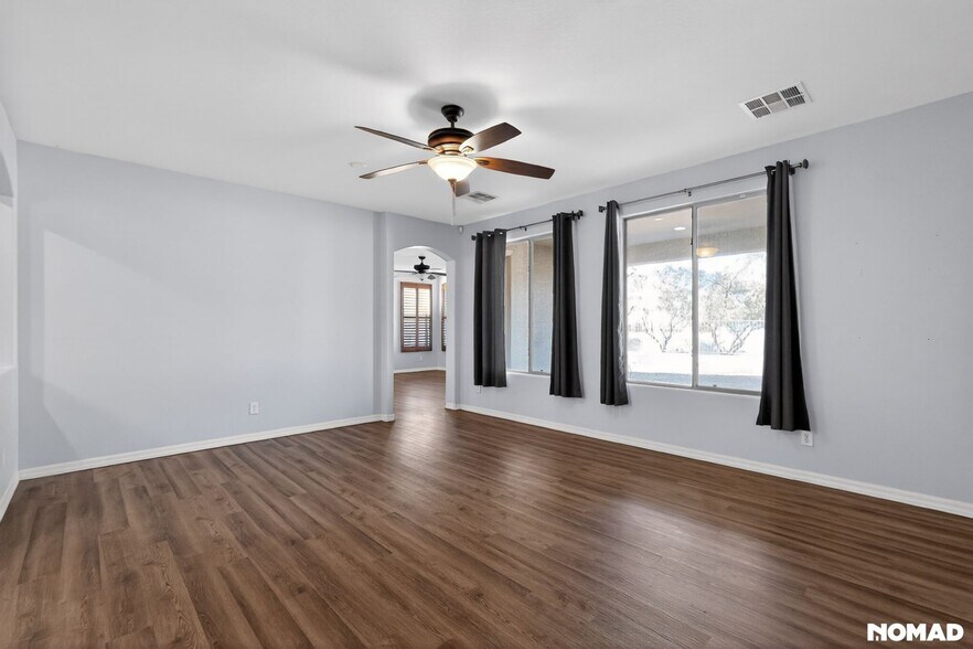 Building Photo - 2140 W Desert Ln