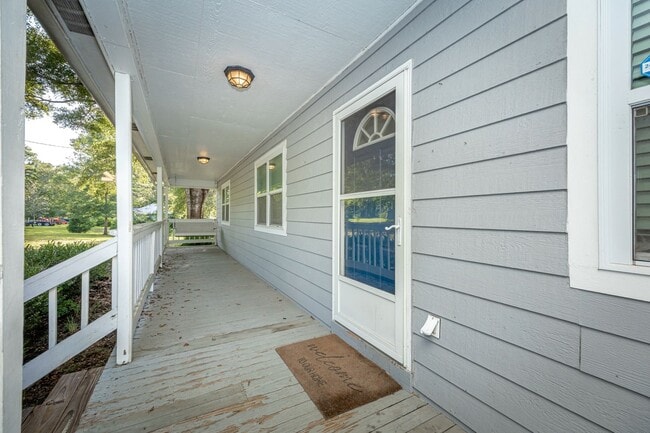 Building Photo - Peaceful Country Living on 2.4 Acres in Saucier