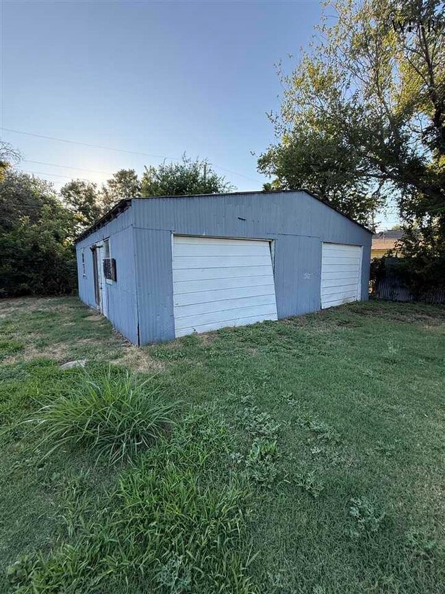 Building Photo - 2504 Jasper St