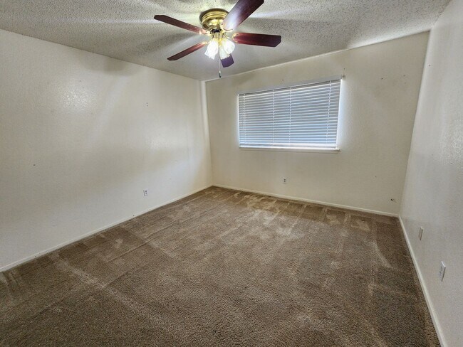 Building Photo - Cozy 2 Bedroom Duplex in Joshua