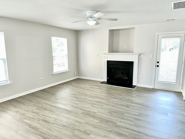 Building Photo - Updated 4BD, 2.5BA Raleigh Home With a 2-C...