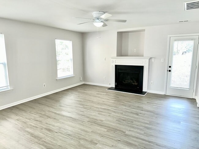 Building Photo - Updated 4BD, 2.5BA Raleigh Home With Easy ...
