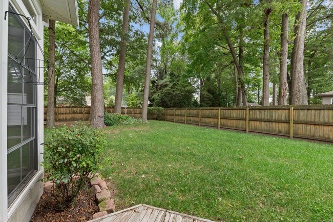 Building Photo - Your Dream Home Awaits!