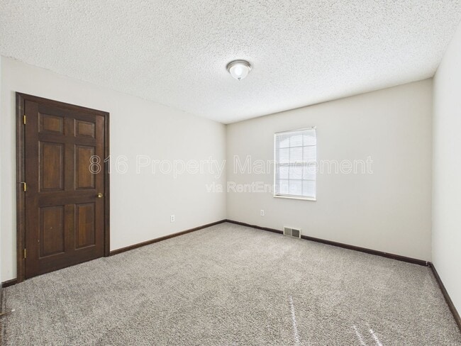 Building Photo - 3929 S Carriage Ln