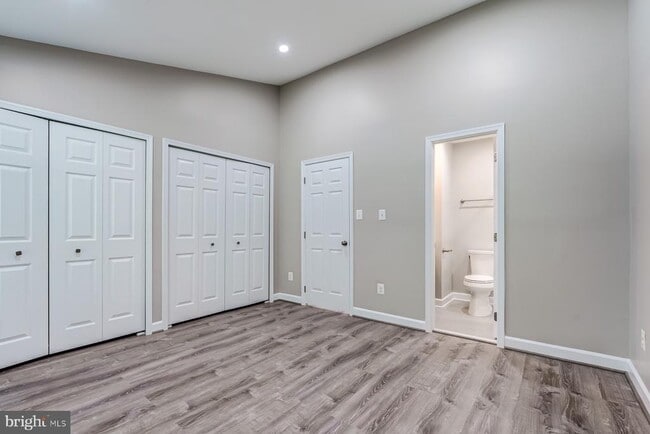 Building Photo - 7490 Laurel Oak Ct