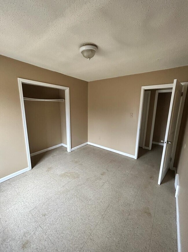 Building Photo - 5366 Clinchport Cir