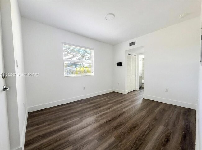 Building Photo - 1710 NW 1st Ct