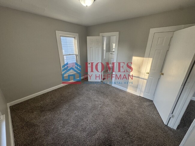 Building Photo - Two Bedroom | Garage | Move In Ready
