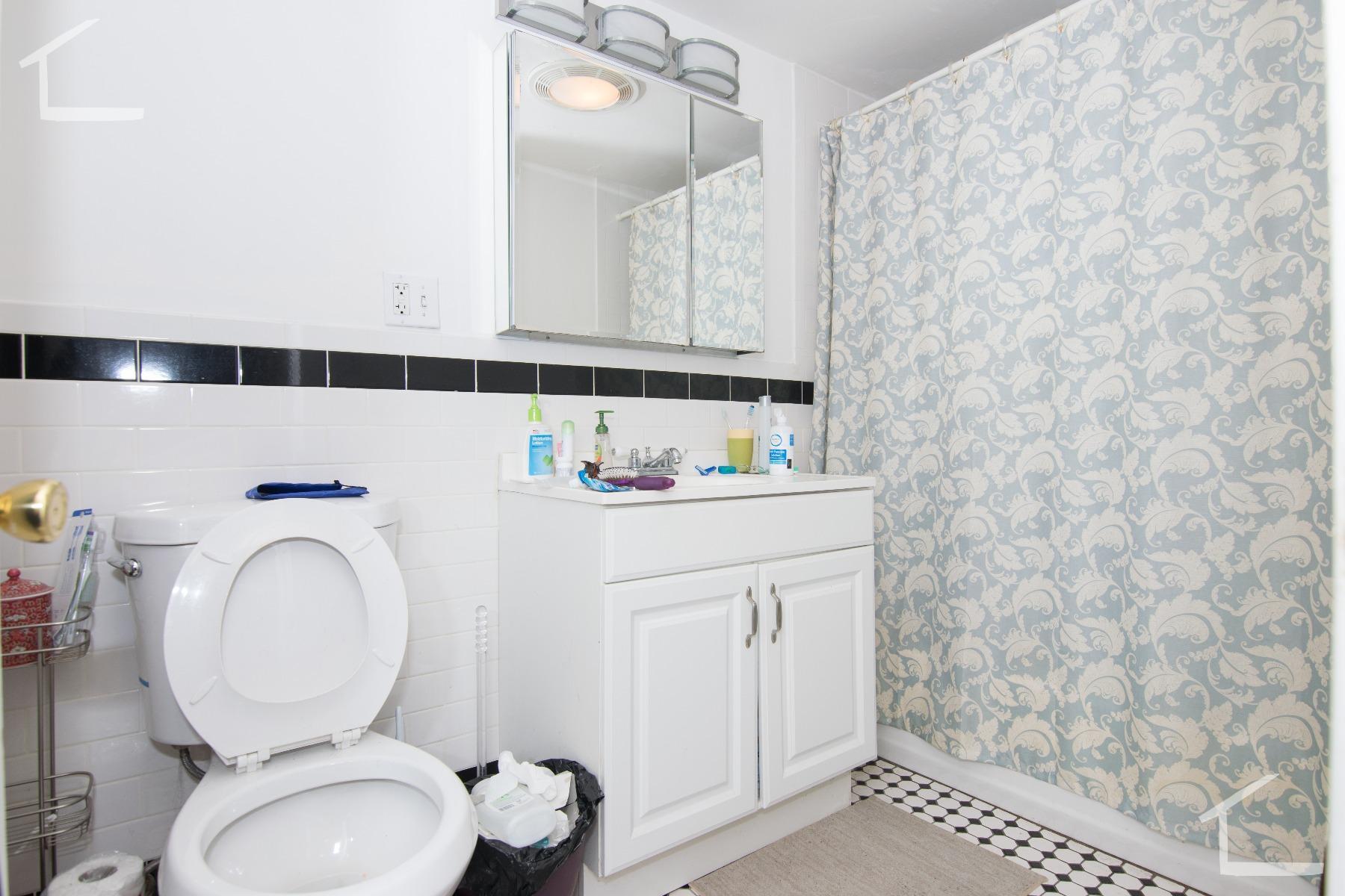 Building Photo - 8 Saint Lukes Rd