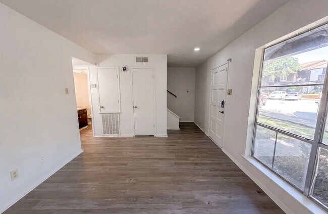 Building Photo - 258 Rolling Hills Pl