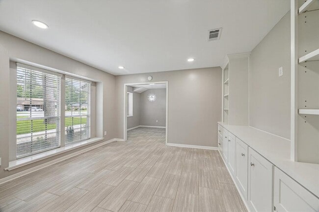 Building Photo - 13910 E Cypress Forest Dr