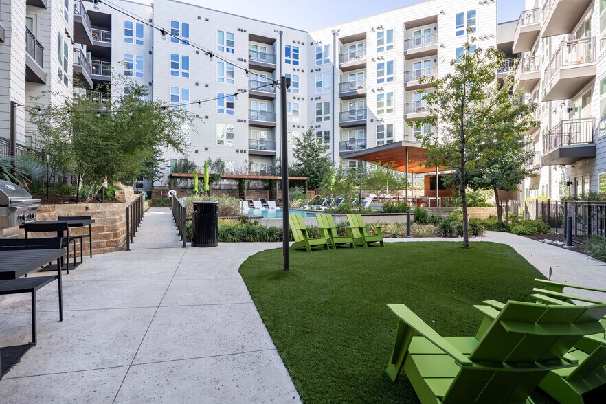 Building Photo - Korina at the Grove