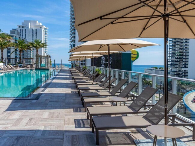 Building Photo - 4010 S Ocean Dr