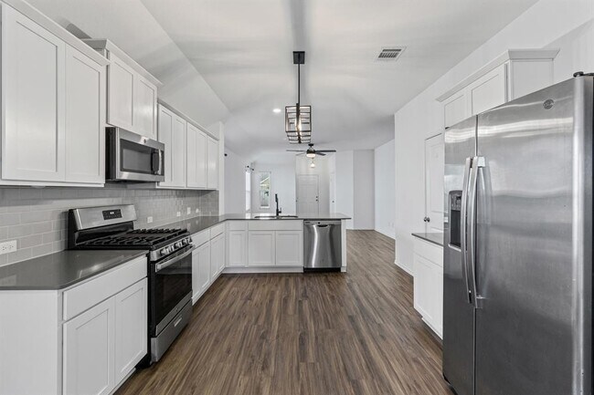 Building Photo - 308 Majestic Cedar Ct