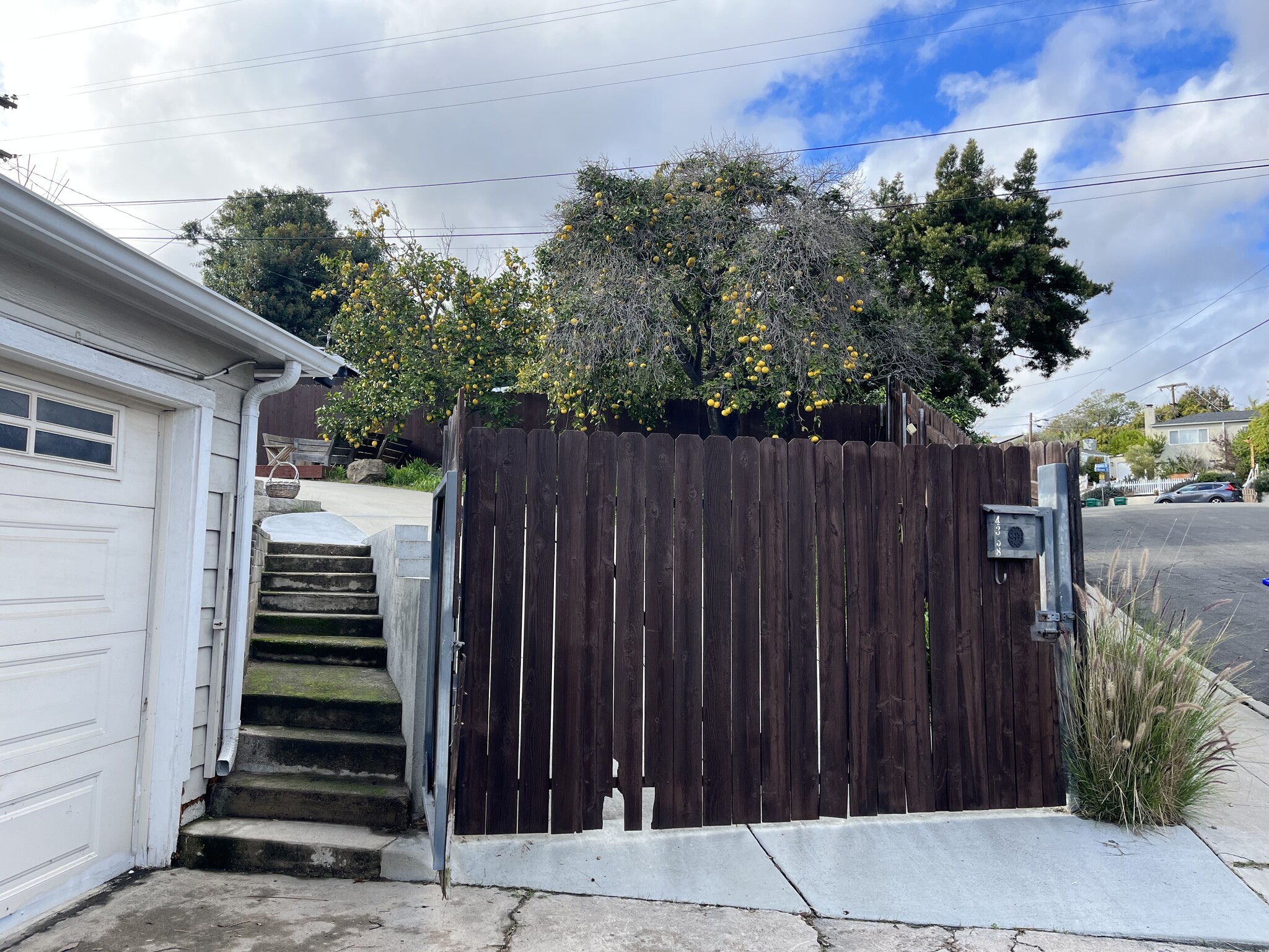 Stairs entrance - 4358 Aragon Dr