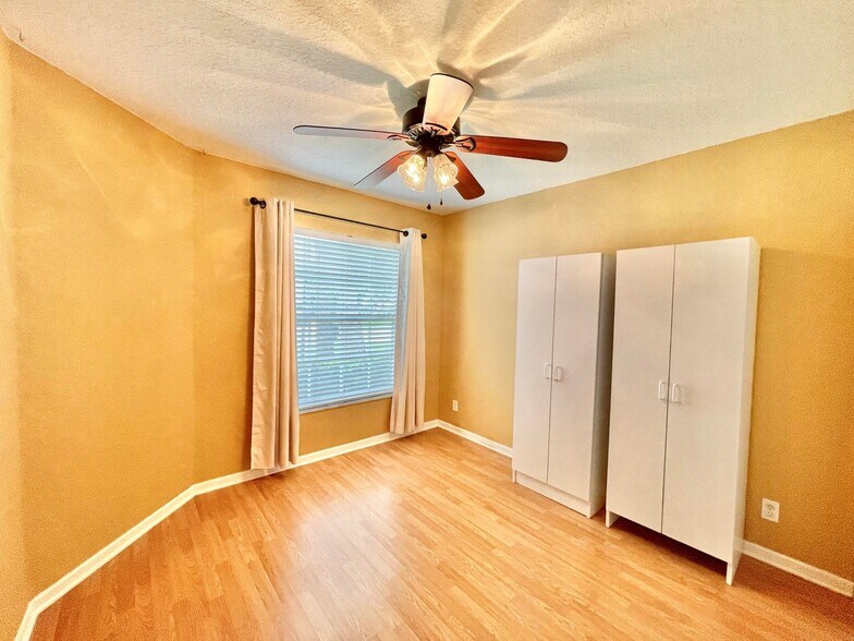 Building Photo - 137 Canterbury Pl