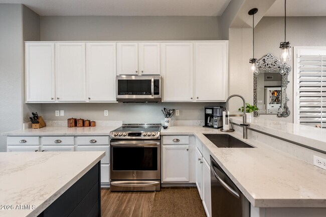 Building Photo - 4375 E Lariat Ln