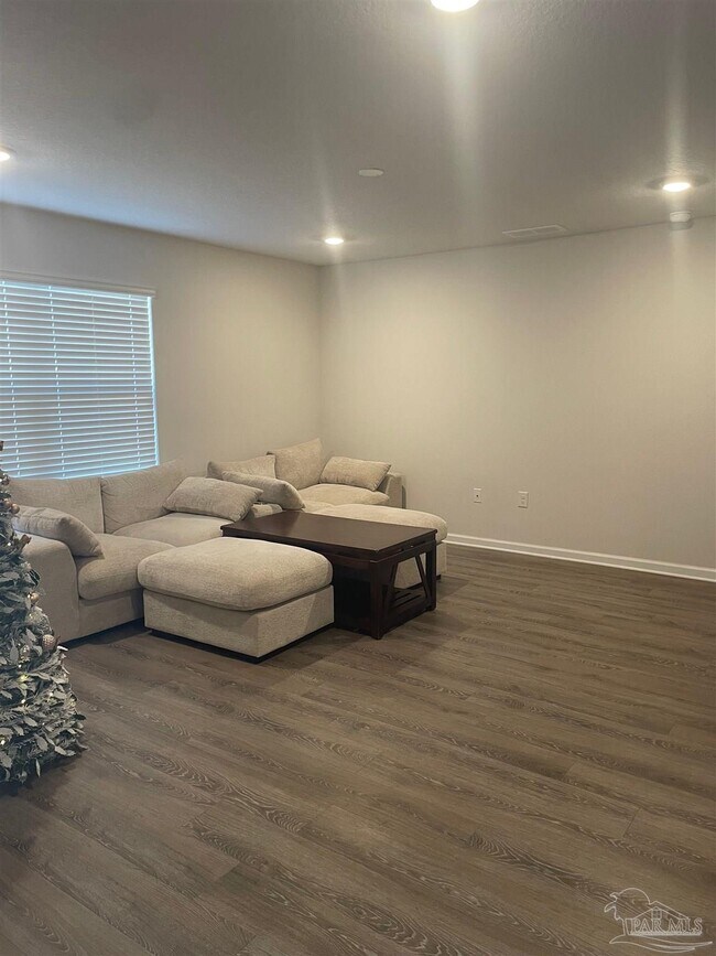 Building Photo - 5406 Peach Dr