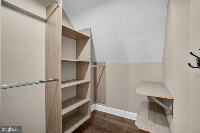 Building Photo - 3839 Blenheim Rd