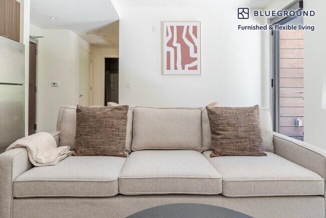 Building Photo - 388 Santana Row