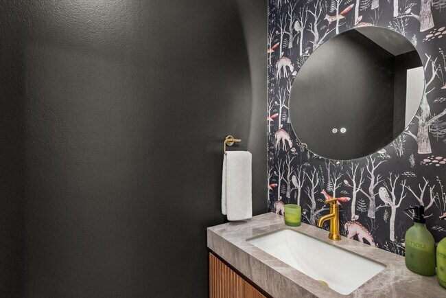 Building Photo - 262 Eastwood Rd