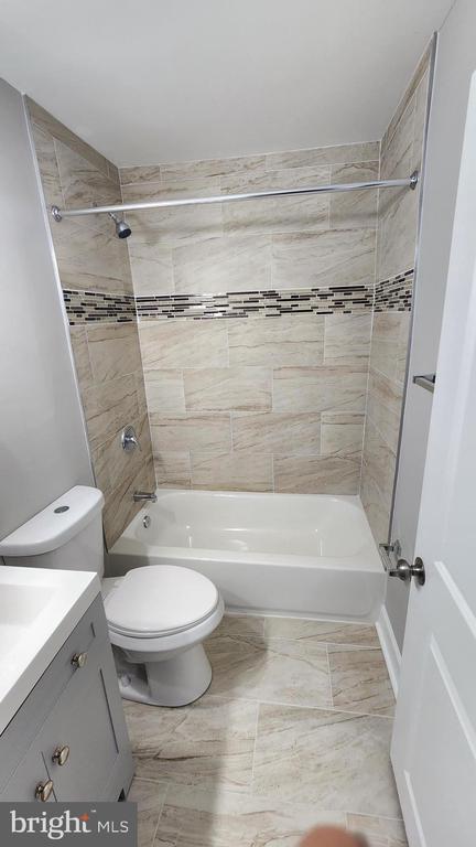 Building Photo - 2527 Kirk Ave