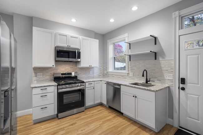 Building Photo - 1713 Linden Ave