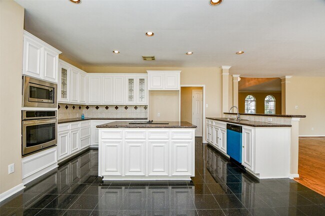 Building Photo - 12307 S Shadow Cove Dr