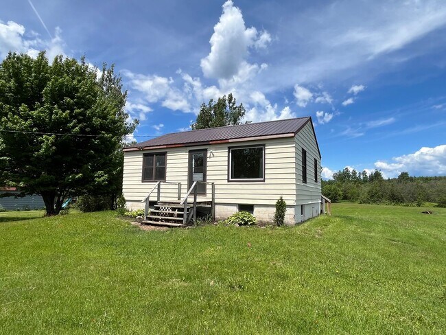 Building Photo - Two Bedroom Single Family Home on 3 Acres!
