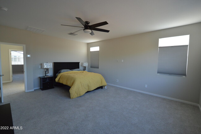 Building Photo - 1326 W Coyote Dr