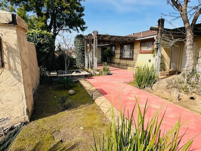 Building Photo - 3536 E Behymer Ave