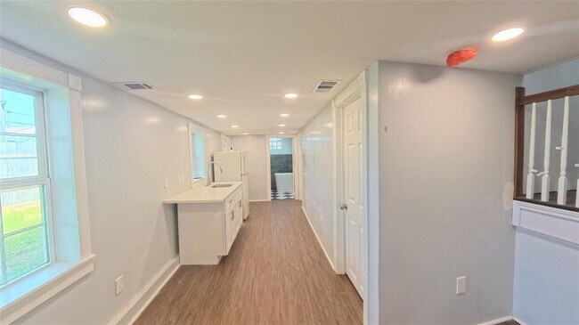 Building Photo - 6201 Heards Ln