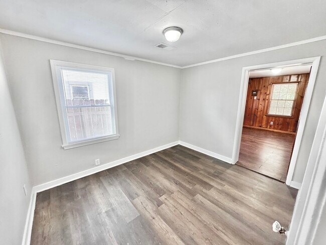 Building Photo - 2736 Dunn Ave