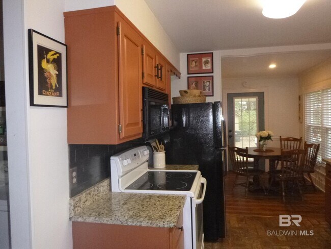 Building Photo - 19307 Scenic Hwy 98