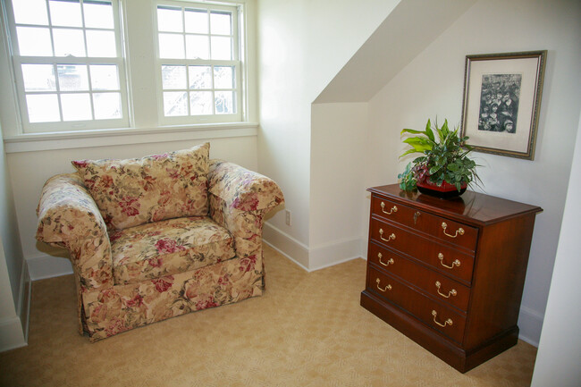 Home office sitting area - 370 Summit Ave