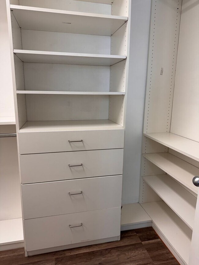 Building Photo - Beautiful single family home