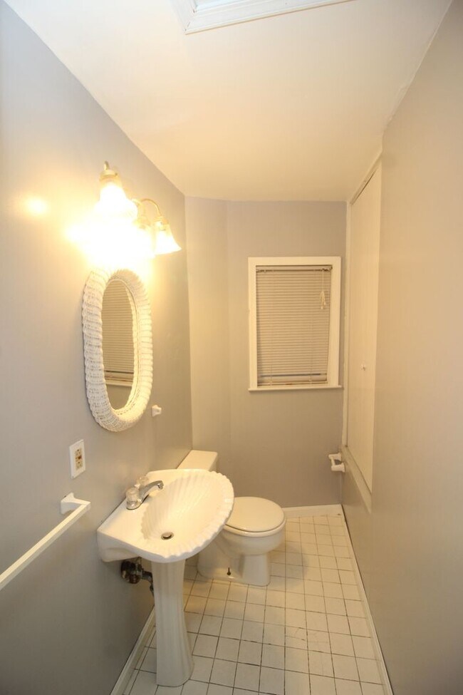 Building Photo - 2026/2027 JHU Off-campus Large 5bd/2.5ba home w/ Parking Spot! Available 6/9/26