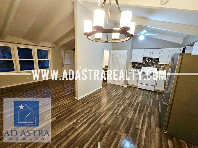 Building Photo - Open 3 Bed 2 Bath Home KCMO!!-Available NOW!!