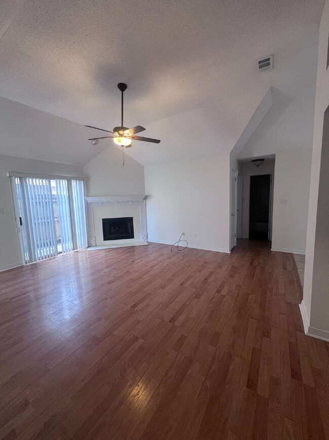 Building Photo - 1721 Colonial Ct