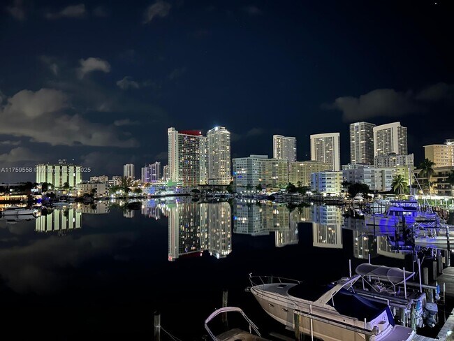 Building Photo - 300 Golden Isles Dr