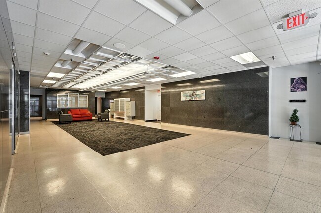 Building Photo - 517 Gold Ave SW