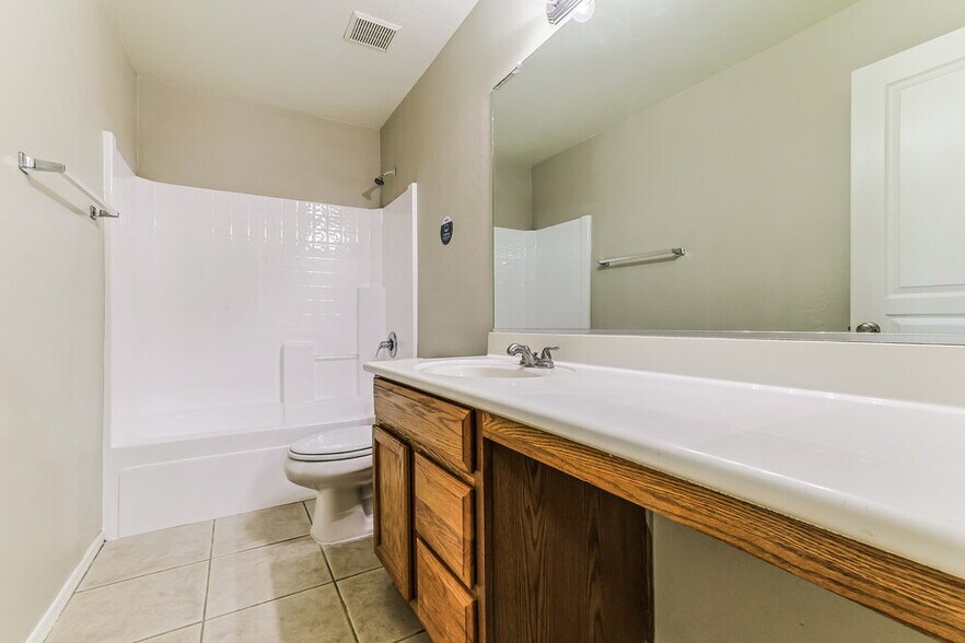 Building Photo - 11457 W Rio Vista Ln